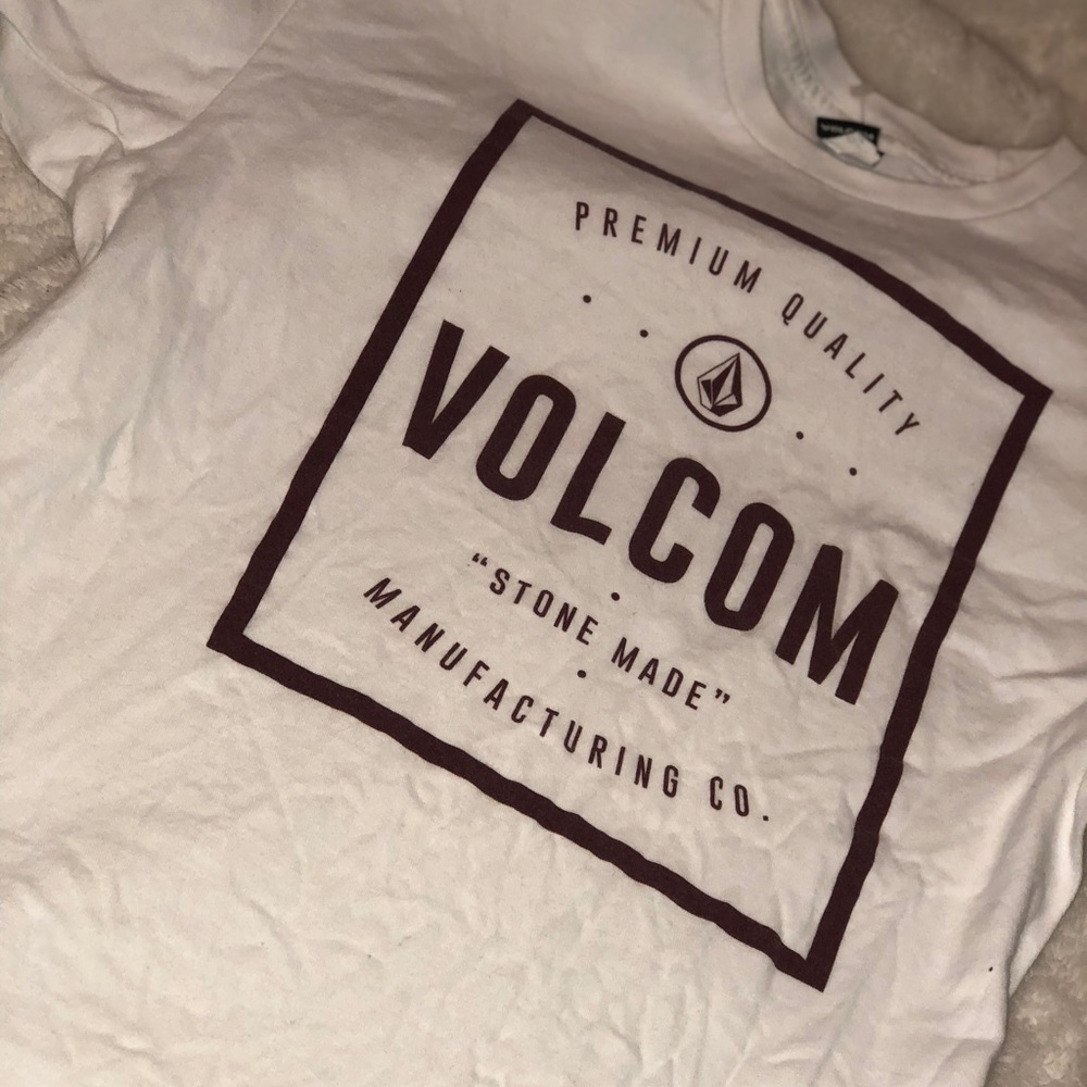 Volcom t shirt